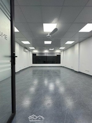 cho thuê văn phòng gần ngã tư khuất duy tiến - nguyễn xiển, 60 m2/tầng, sàn thông đẹp giá rẻ