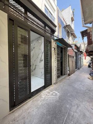 bán nhà đẹp 5 tầng 7pn gần đường tôn đản. vào ở ngay.