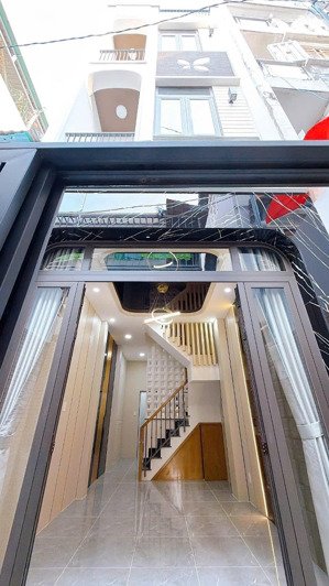 bán nhà đẹp 4 tầng vào ở ngay. hẻm ba gác thông thoáng.