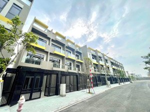 chốt nhanh kẻo hết: xuất nội bộ cuối cùng- nhà phố eden park giá gốc!!!