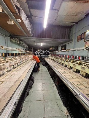 chỉ: 9 2 tỷ nhà vị trí vàng vườn lài thông tân hương. dt:4,, x 20. gpxd cao tầng. dòng tiền có sẵn