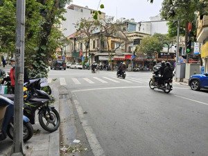 mặt phố ngô thì nhậm - hiếm - kinh doanh ngày đêm - vỉa hè đá bóng - sổ vuông đẹp.