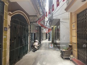 nhà đẹp ở ngay - 7 tầng thang máy -gần phố khúc thừa dụ - 45m !!!