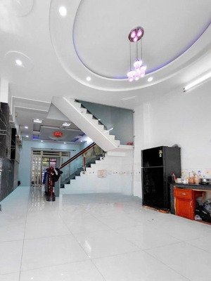 bán nhà kề tên lửa nối dài 5.5 x 20m 3 tâng đường xe hơi chạy chỉ nhỉnh 8 tỷ