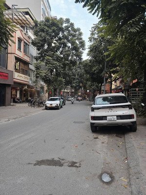 nhà đẹp lõi ba đình 60m2 7 tầng thang máy ở ngay cách 1 nhà ra phố 7 chỗ vào nhà