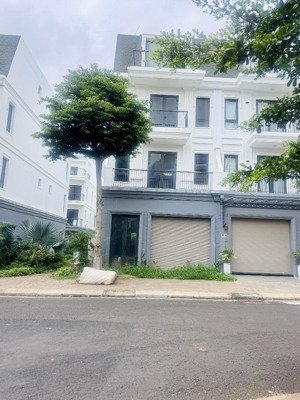 nhà khu đô thị ecocity góc khe thoáng hiếm có lại đối diện hoa viên - giá hấp dẫn