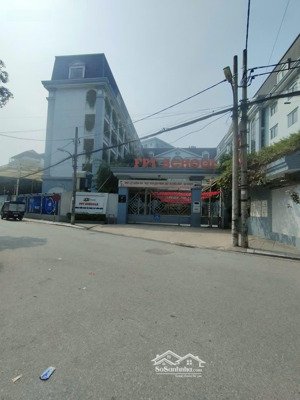 bán siêu phẩm phân lô đông quan nghĩa đô
đối diện cổng fpt school 2 ô tô tránh vỉa hè dừng đỗ