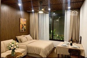 chất ! ngõ to như phố ,toà ccmn đội cấn 95m , 23pkk , pccc đầy đủ , dòng tiền hơn 1,6 tỷ /1 năm .