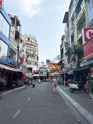 q1, gần bùi viện-giá: 4,6ty ngang 4,2m, dtsd: 30m2
