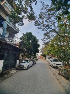 chỉ hơn 130tr/m2 đất oto tránh trước nhà vỉa hè sổ a4 phố thạch bàn 120m2 mt8m.không lỗi,ngõ thông