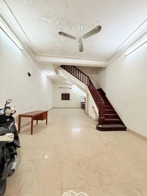 bán nhà mặt phố trung kính, 48m2 x 6t vỉa hè đá bóng. kd mọi loại hình. khu sầm uất ô tô đỗ.