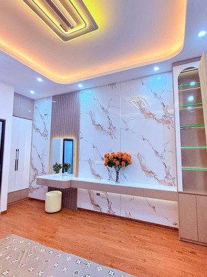 bán nhà phố hoàng văn thái 50m x 5 tầng mt 4.6m thang máy ô tô vào nhà 19.8 tỷ