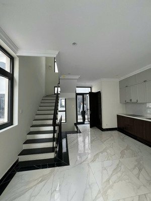 bán nhanh căn liền kề góc giữa có khe thoáng full nội thất đang cho thuê