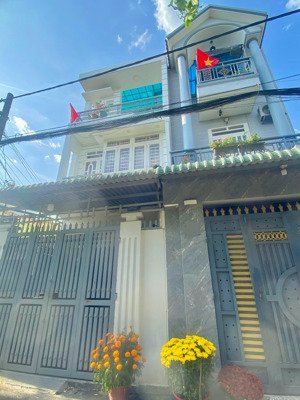 bán nhà 3 tầng 75m2 công nhận hẻm xe hơi thông đường số 4 hiệp bình phước giá chỉ 7.2 tỷ.