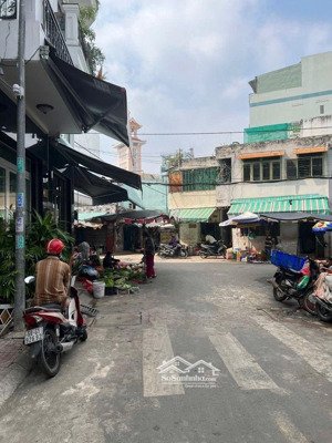 bán nhà hẻm lạc long quân - q11 - sát bên kdl đầm sen - 3 tầng - nở hậu - cách hẻm ôtô 10m