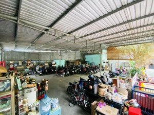 1.210m2, chỉ 90 tỷ, có 30 phòng tro, dòng tiền 50 tr/ tháng., nhà vườn tân phú q9.