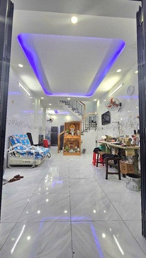 vị trí đẹp - nhà mới dọn vào ở ngay - kề bên lê thúc hoạch - sát chợ bình long - ngã tư bốn xã