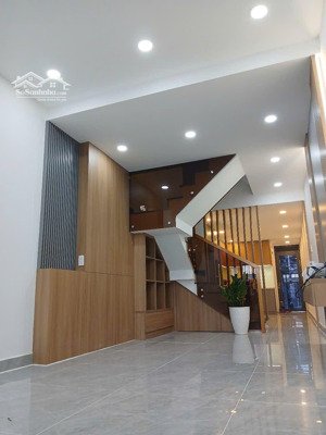 bán nhà quận 1 nhà 3 tầng mặt tiền chợ khu 137 trần đình xu, quận 1 ngang 3.2m 2 lối đi trước sau