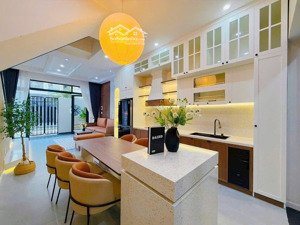 bán căn villa mini hồ bơi 4 tầng đường trần thanh mại , cạnh công viên hồ nghinh . giá tốt