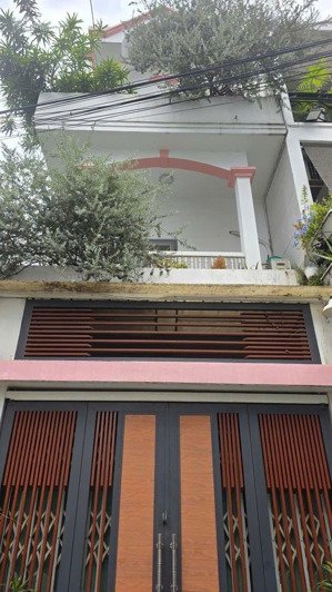 nhà 4x14m đúc 3 tầng hẻm xe hơi thông khu tô hiệu