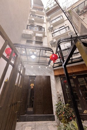 bán nhà mới keng sát mặt phố trần khát chân. 6 tầng -thang máy - có sân để xe trước nhà rộng thoáng