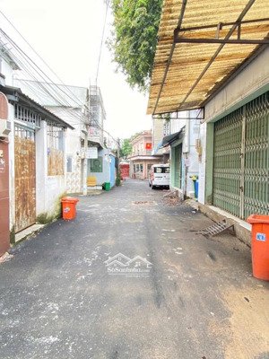 bán nhà đang kd chdv 1tr2l 8 phòng thu nhập 32tr/th giá 8,9 tỷ