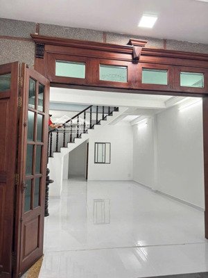 bán nhà mặt tiền kinh doanh gần lê văn việt 1tr1l 93m2 giá 8,5 tỷ