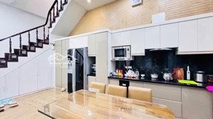 34 tỷ- nhà phố trấn vũ, 120m2, 5 tầng, mặt tiền 6.8m, vài bước ra hồ trúc bạch, 10m ra ô tô, sổ đẹp