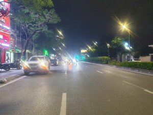 bán nhà quận long biên-mang lại thành công vững như bàn thạch-oto tránh-diện tích lớn- giá lộc xuân