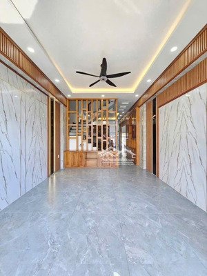 bán nhà mặt tiền đào duy từ, đông hoà , dĩ an
dt 120m2 có 60m tc . còn lên thổ cư thêm được
thiết k