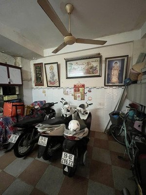 chính chủ cần bán gấp nhà riêng giá rẻ 4 tầng -47m2 5pn,5wc quận 10 hồ chí minh chỉ với 5 tỷ 500