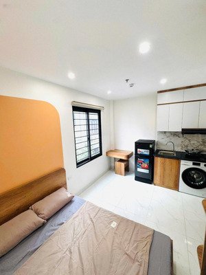 bán ccmini pham văn đồng , 80m , 6tầng , 20 phòng , dt 85tr/tháng, ngõ thông nông , 50m ra ô tô