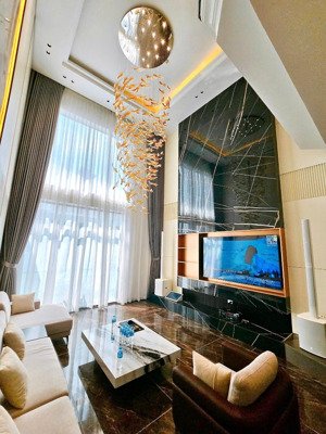 bán nhà nguyễn văn cừ gara ô tô đường thông sát mặt phố 20m thông số vàng