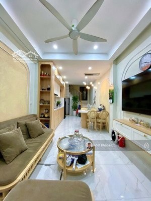 nhà mới phân lô gần ô tô, 5 tầng thang máy, phù hợp ở hoặc đầu tư cho thuê lợi nhuận cao.