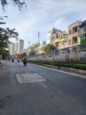 hẻm xe hơi sát mặt tiền đường ngô tất tố bình thạnh102m giá 11 tỷ