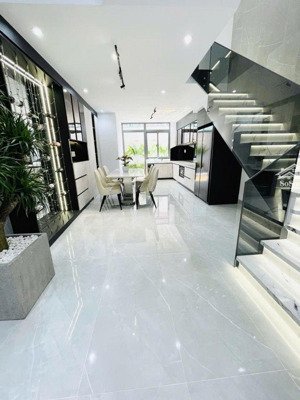 b.án nhà 3 tầng võ thị nhờ quận 7 chủ tặng full nội t.hất 72m2 8.5 t.ỷ còn tl