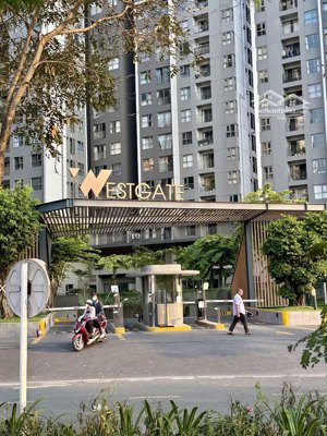 căn sân vườn view hồ bơi chill 69m2 + 9m2 sân vườn, bancon ra vào. chỉ 3,4 tỷ. lh 