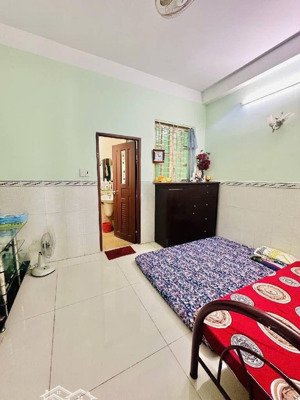 nhà 4 tầng hoà bình - quận 11 - ngay đầm sen - dt= 4 m x 14 m - đất vuông vức - giá nhỉnh 9 tỷ.