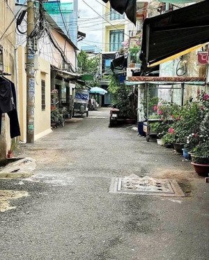 quận 6 gia 5ty2 (3x14) - bán nhà 2/ tân hòa đông q6
- dt 314 , nhà 2 tầng gồm 3pn 2wc , nội thất