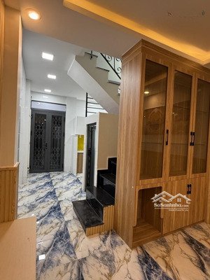 q8-nhà đẹp 3 tầng btct -(4.5x11.5) - 2 mặt hẻm - dương bá trạc - gần quận 1 quận 5 - 5.5 tỷ bớt lộc