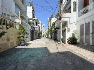 @ nhà 4 tầng hxh 7m thích quảng đức phú nhuận * 134 m2 gồm 7 pn có garage, thang máy giá chỉ 21 tỷ