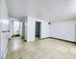 căn hộ tầng 1 -3 phòng riêng biệt - dt rộng hơn 60m thành công giảng võ đê la thành