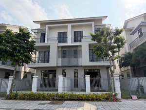 biệt thự triệu đô 225m2 từi sản cực hiếm ngay ga trung mày tại vsip