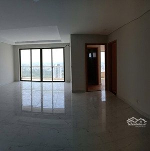 skyline cho thuê 112m2, 3pn rộng rãi, view hướng nam thoáng đẹp, giá 17tr, nhà cơ bản có sẵn rèm