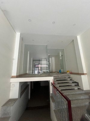 nhà mt 5 tầng- kinh doanh sầm uất - dường tô ngọc vân - thu nhập 80triệu/ tháng