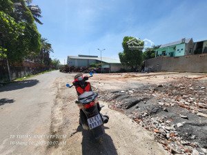 đất nhựa đối diện khu biệt thự sân golf sông bé dt 105m2 giá 3.4 tỷ hướng đông bắc