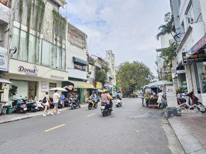 ngang 15m góc 2mt huỳnh văn bánh 360m2