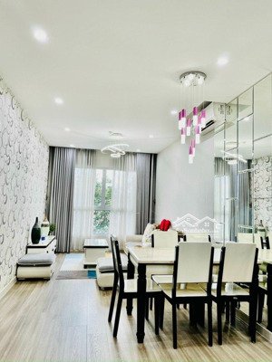 bán căn có ban công 3pn + 2wc khu ruby, giá 5.6 tỷ (đã có sổ), nhà full nt đẹp, view hồ sinh thái