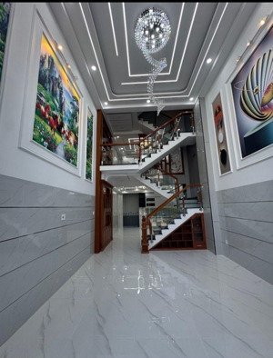 chỉ: 7,7 tỷ. nhà 5 tầng như hoa hậu lê văn quới. kd ngon. ở sang xin. tăng full nội thất. xem là mê