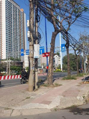 nhà cấp 4,có 2 mặt hẻm trịnh khắc lập diện tích: 5.6 x 22m thích họp xây mới,đầu tư lâu dài